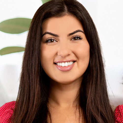 Janelle Headshot
