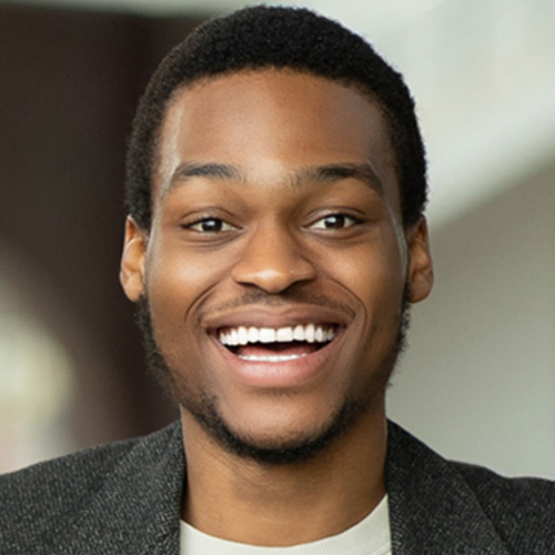 Derek smiling for testimonial headshot