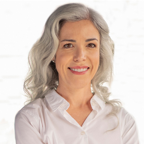 Jess headshot for her testimonial after taking the Alaska notary course